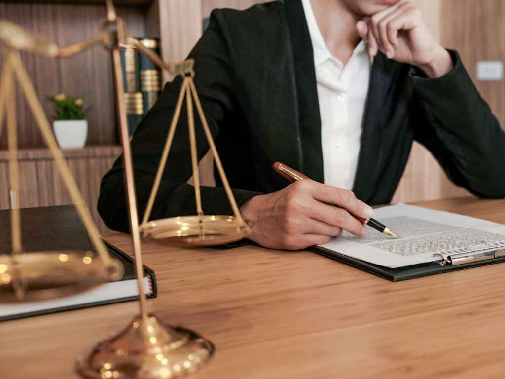 How-Do-Traffic-Lawyers-Charge