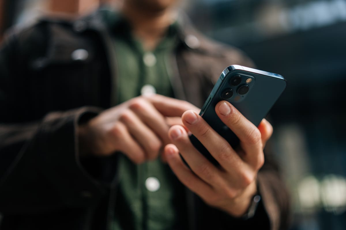 Person using a smartphone to contact a criminal lawyer